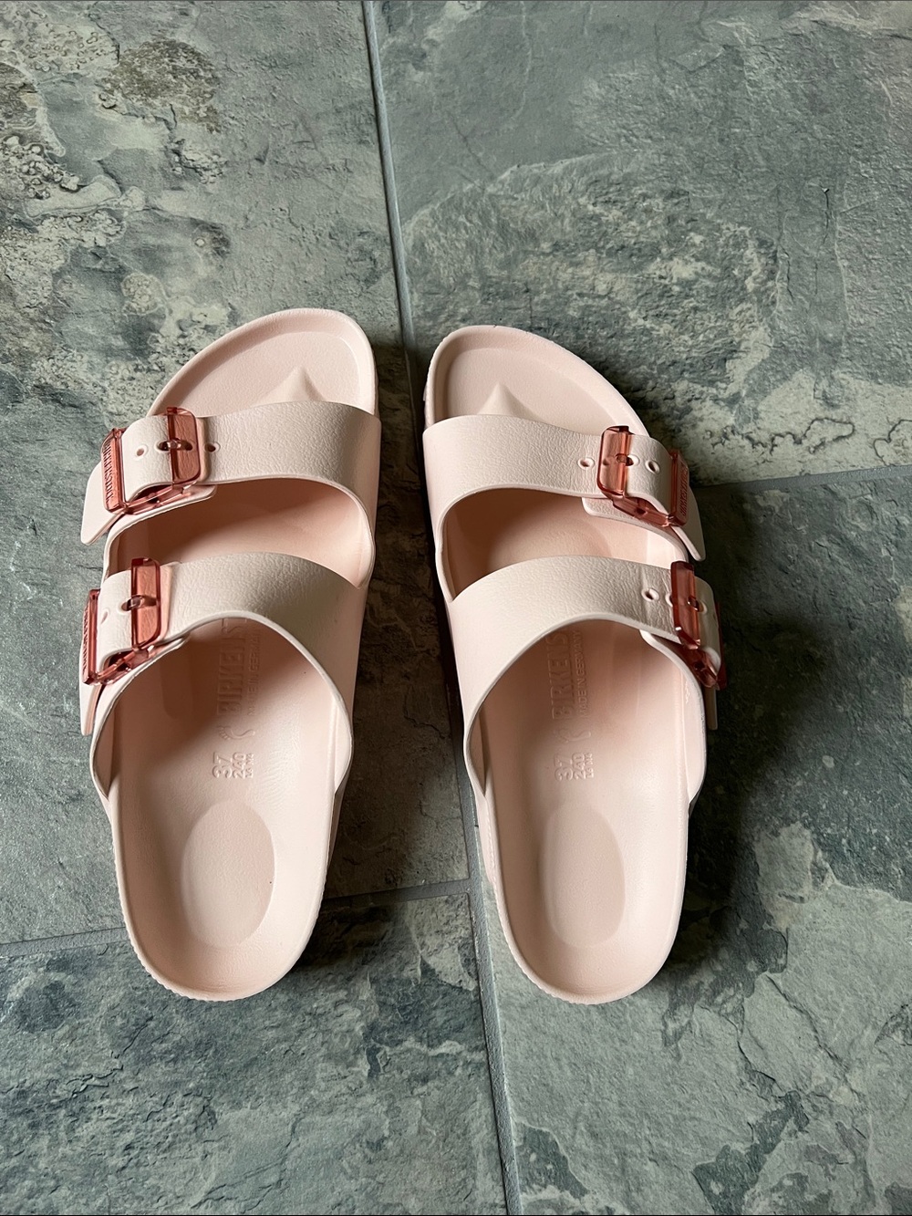 NWOT Birkenstock Arizona EVA Sandals - Blush